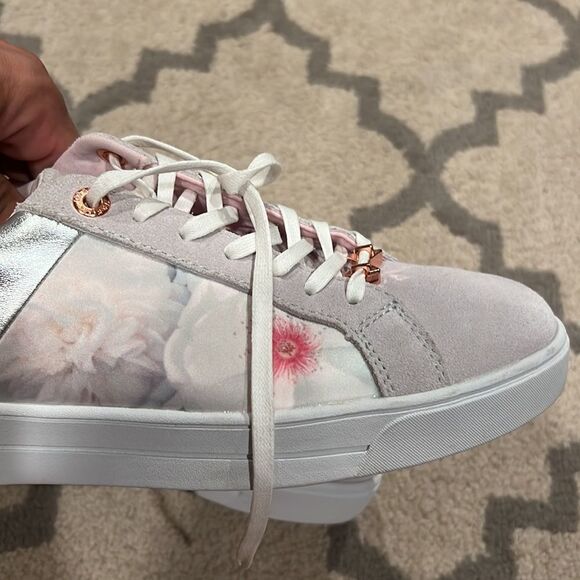Ted Baker Fushar sneakers size 10 like new condition floral print and suede - Picture 3 of 10